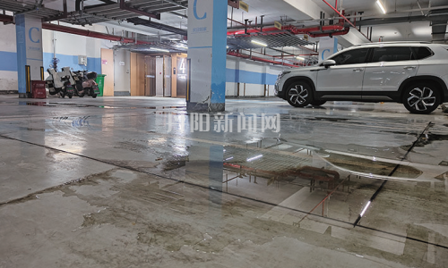 车库渗水惹人忧，质保期内谁担责？