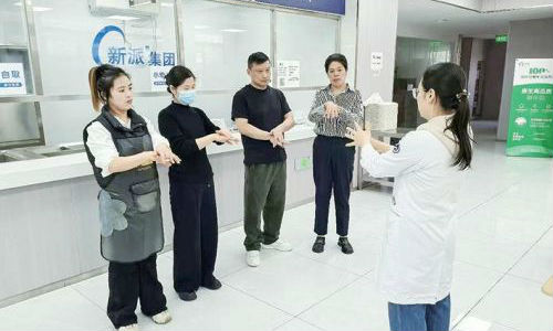 护士节公益集市 为“天使”点亮微光