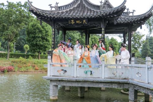 我市首届十二花神主题活动浪漫启幕