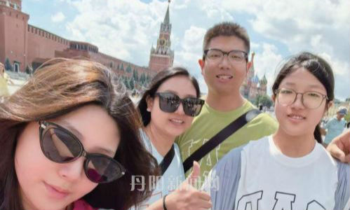 从丹阳到巴黎  一家四口跨国自驾走红网络
