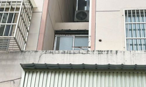 一场大雨后,门市房频频漏水引纠纷