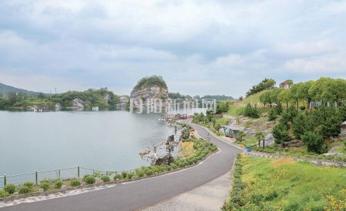 徜徉山水之间 乐享夏日清凉