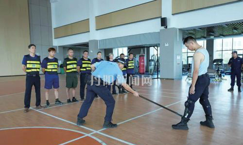 “界牌灯城义警”进警营 解锁守护平安新技能