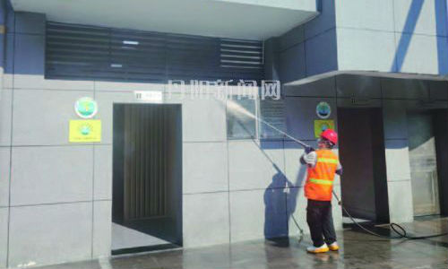 “洗”迎开学季，学校周边公厕环境卫生再提升