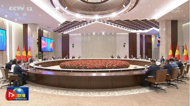 习近平同吉尔吉斯斯坦总统扎帕罗夫会谈