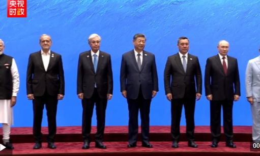 习近平出席上海合作组织成员国元首理事会第二十六次会议 