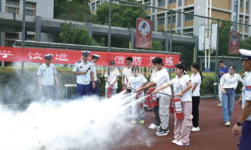 以“练”筑安全 以“学”护成长