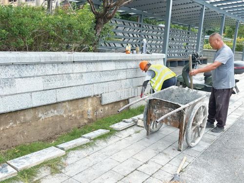运河东路步道景观设施破损 管理部门快速处置完成修缮