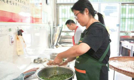 中秋佳节品非遗 吕城烤饼香正浓