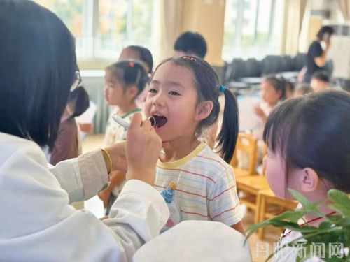 普善幼儿园开展爱牙宣传活动