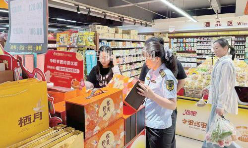 筑牢市场安全防线 护航群众舒心过节
