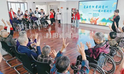 九九重阳暖金秋 校社联动敬夕阳