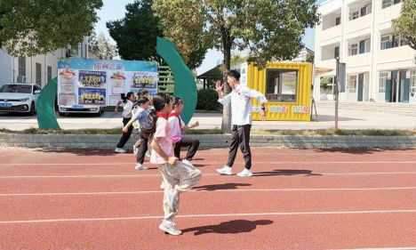 折柳中心小学“冠军体育课”开课